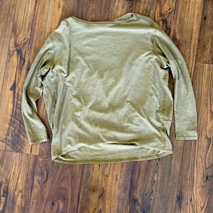 Lululemon back in action shirt olive green